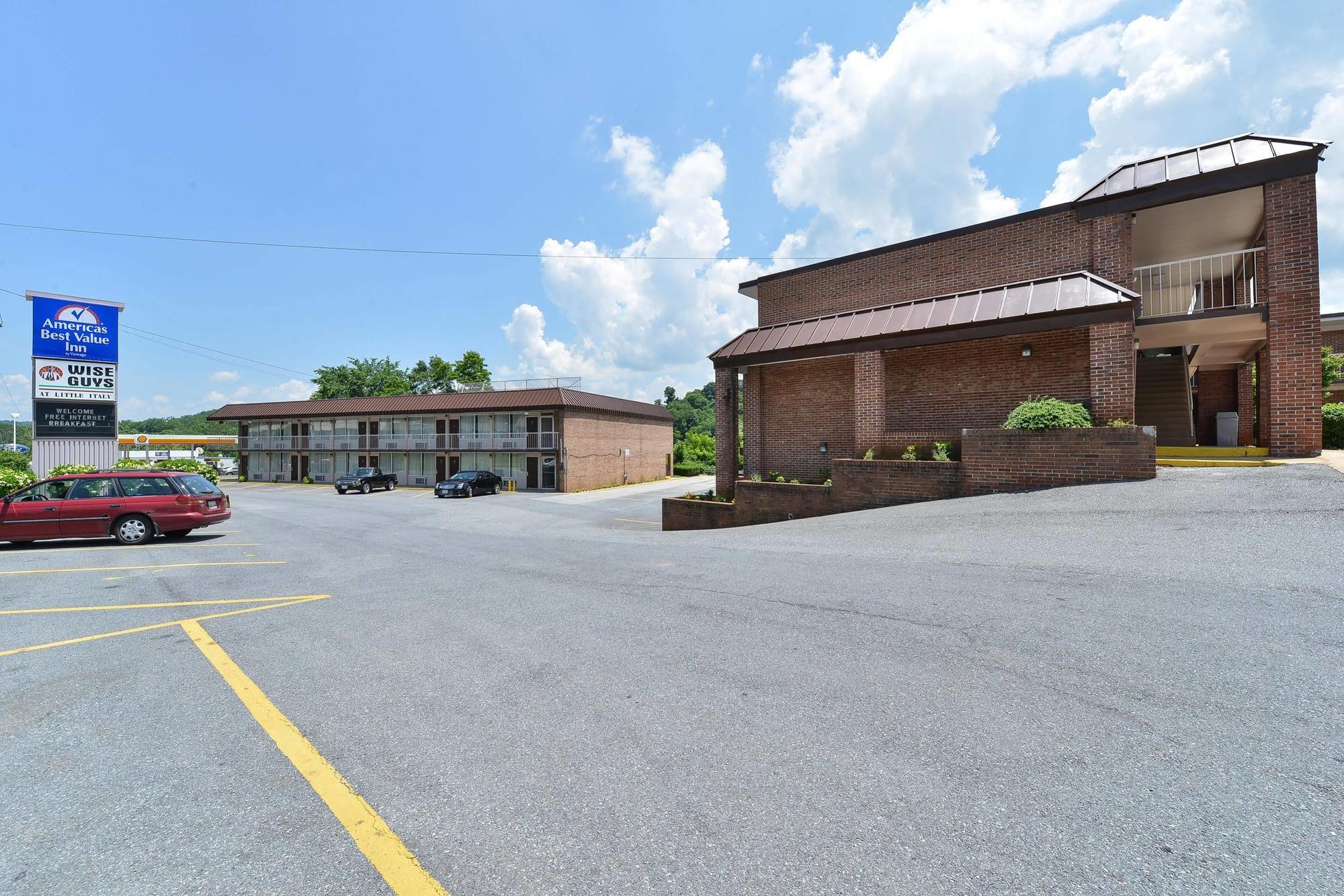 Red Roof Inn Marion, Va Exteriér fotografie